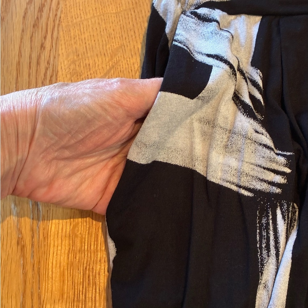 Stylish Black and White Cropped Pants - Picture 5 of 7